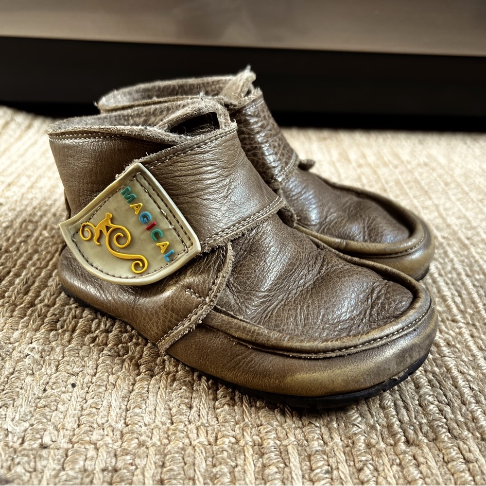 Magical Shoes - minimalist boot (size 25 / 8.5)
